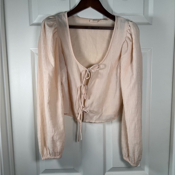 Levi’s Peasant Lace Up Crop Top Puff Long Sleeve Light Peach Romance Size XSmall - Picture 1 of 7